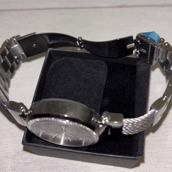 Invicta Women’s Silver Watch - NWOT (requires new battery) - Picture 7 of 7